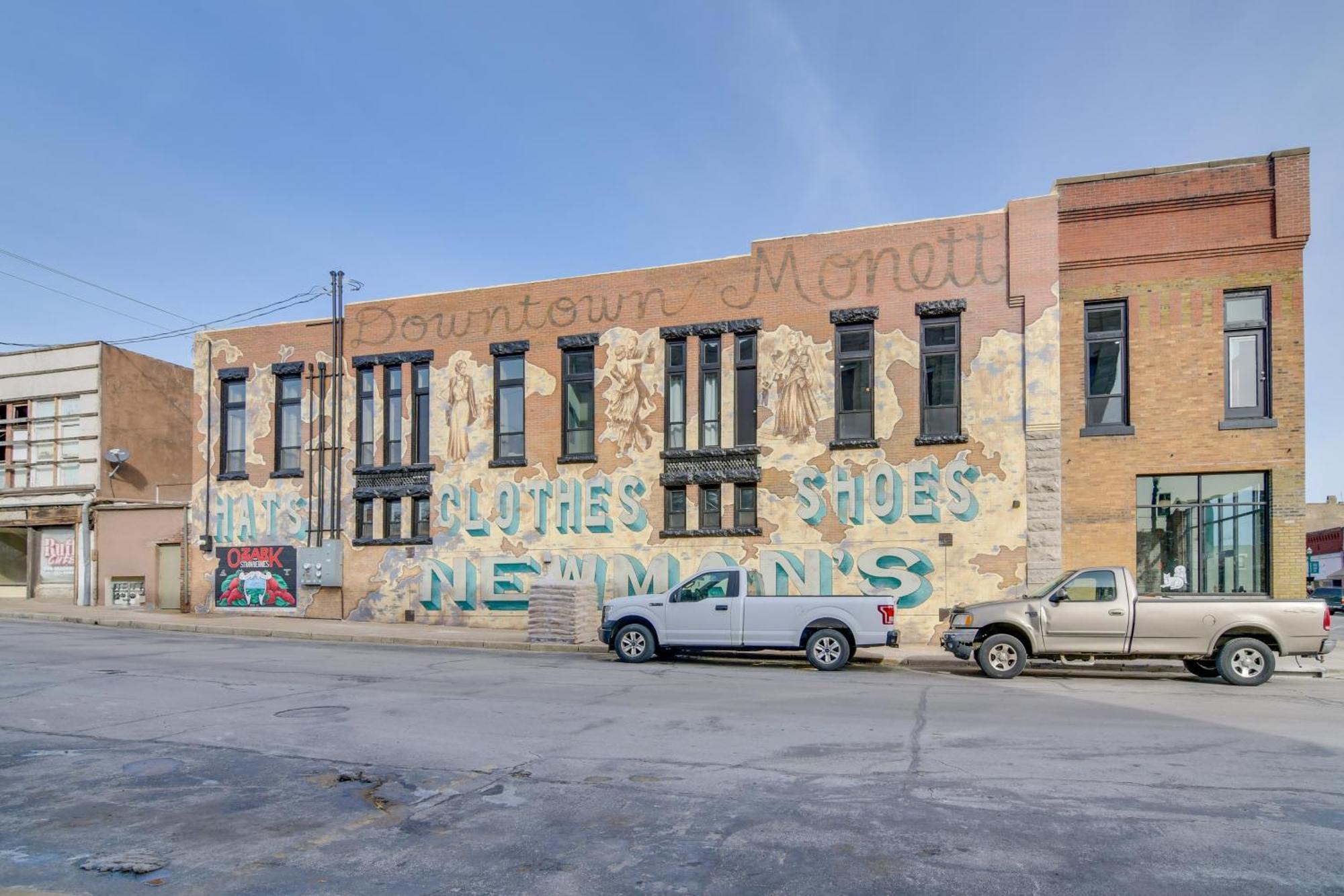 Dtwn Loft In The Heart Of Monett Pets Welcome! Exterior photo
