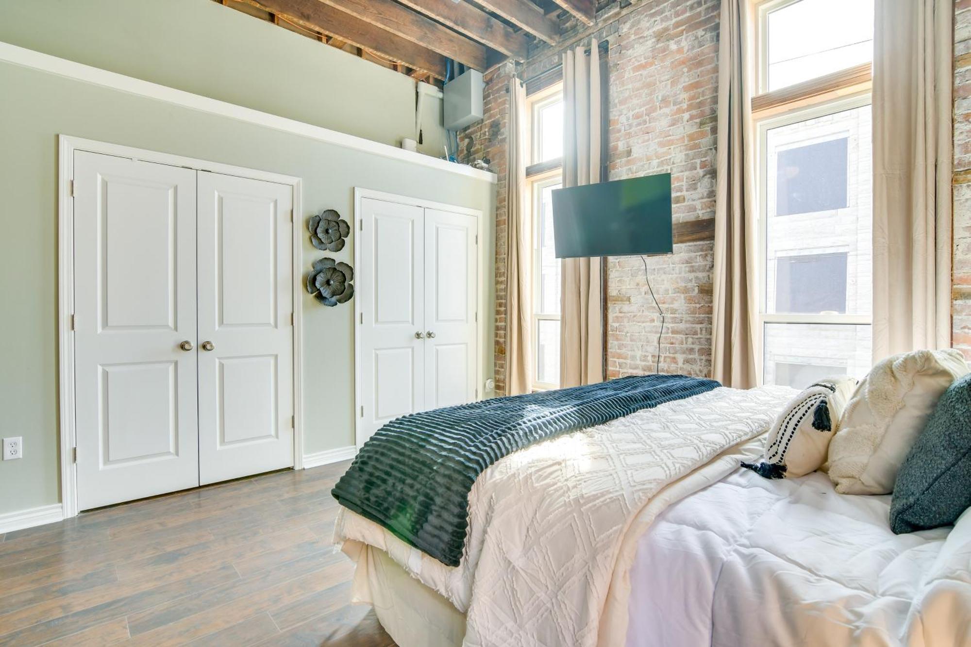 Dtwn Loft In The Heart Of Monett Pets Welcome! Exterior photo